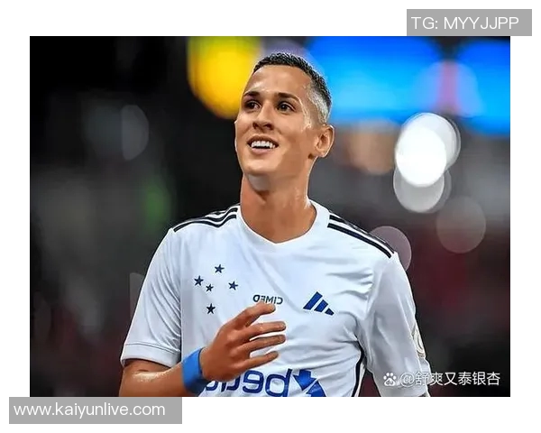 刘闻超带队海港在教学赛中以4-3逆转取胜莱昂纳多梅开二度助力球队